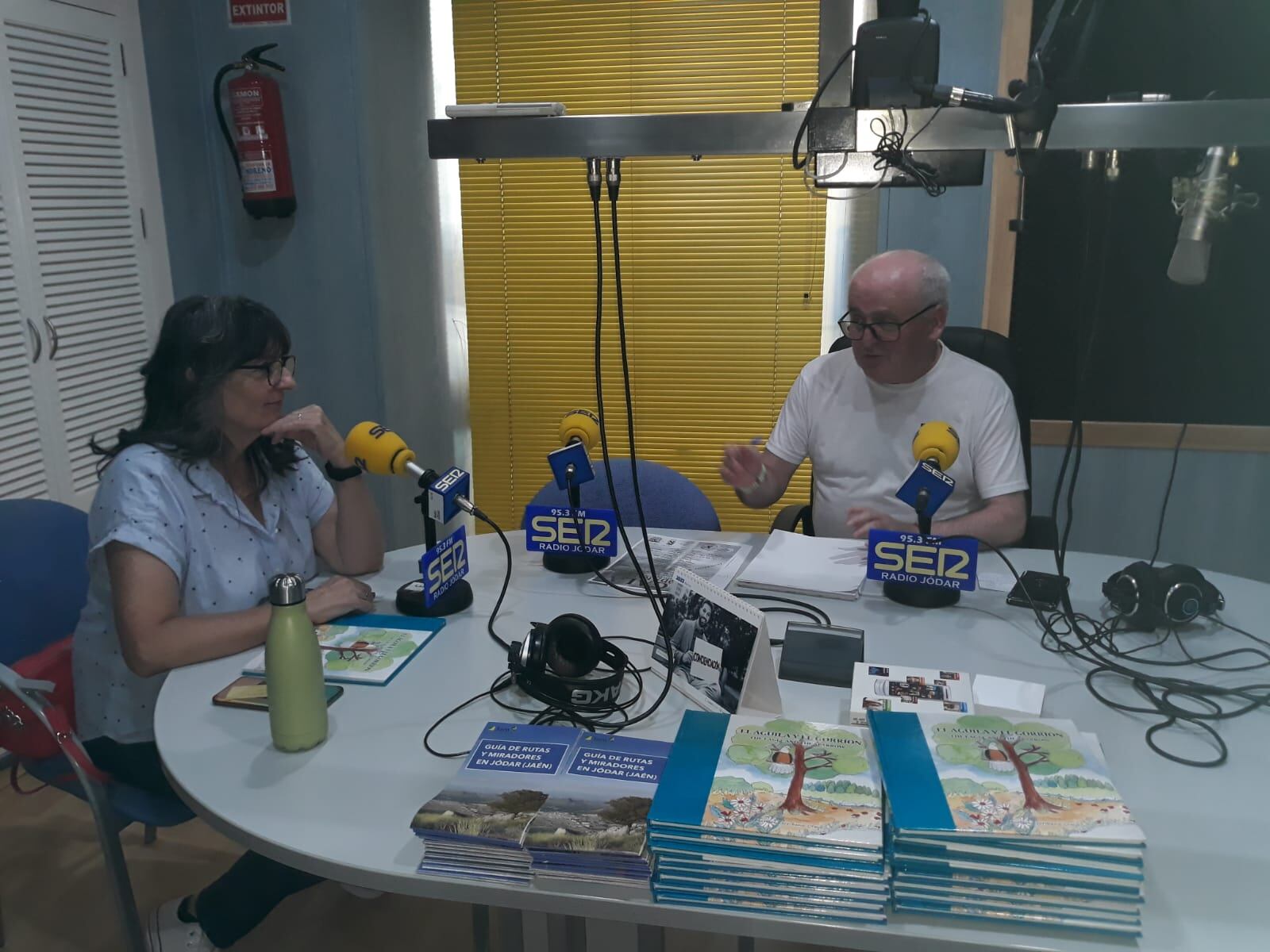 Momento del programa &#039;La alcaldesa responde&#039;, con Juana Cazorla en nuestros estudios y ante nuestros micrófonos