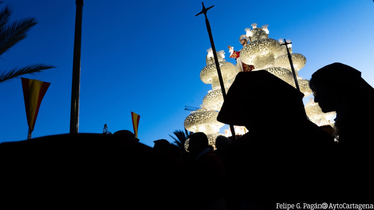 La procesión más castrense de Cartagena: la del Traslado de los Apóstoles