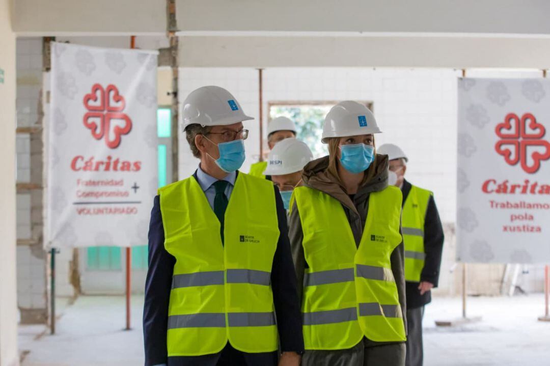 El Presidente de la Xunta visitó esta mañana las obras del albergue de Cáritas  