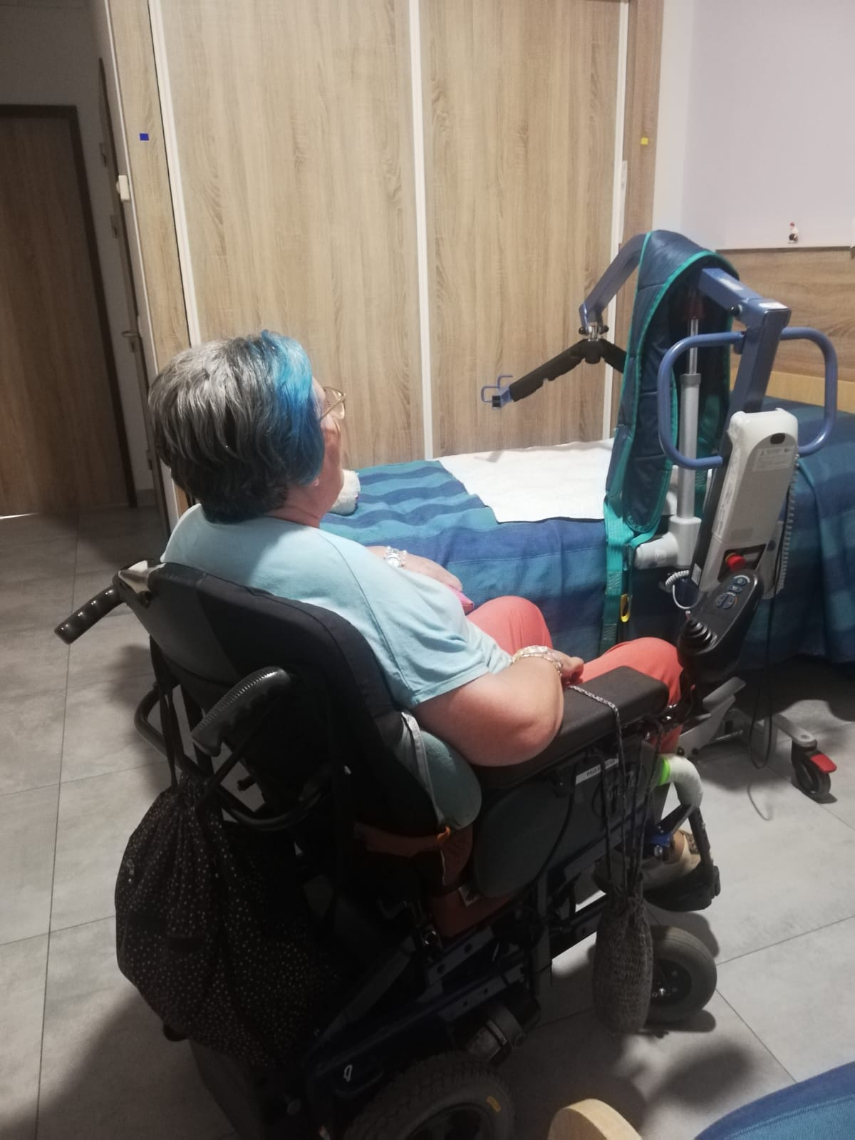 Paula, de 66 años y con esclerosis múltiple, se fue de la residencia a casa de una hija en los meses más duros de la pandemia.