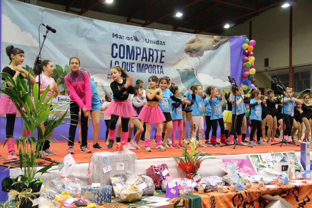 Un grupo de niños actuó en el festival solidario de Manos Unidas en 2018