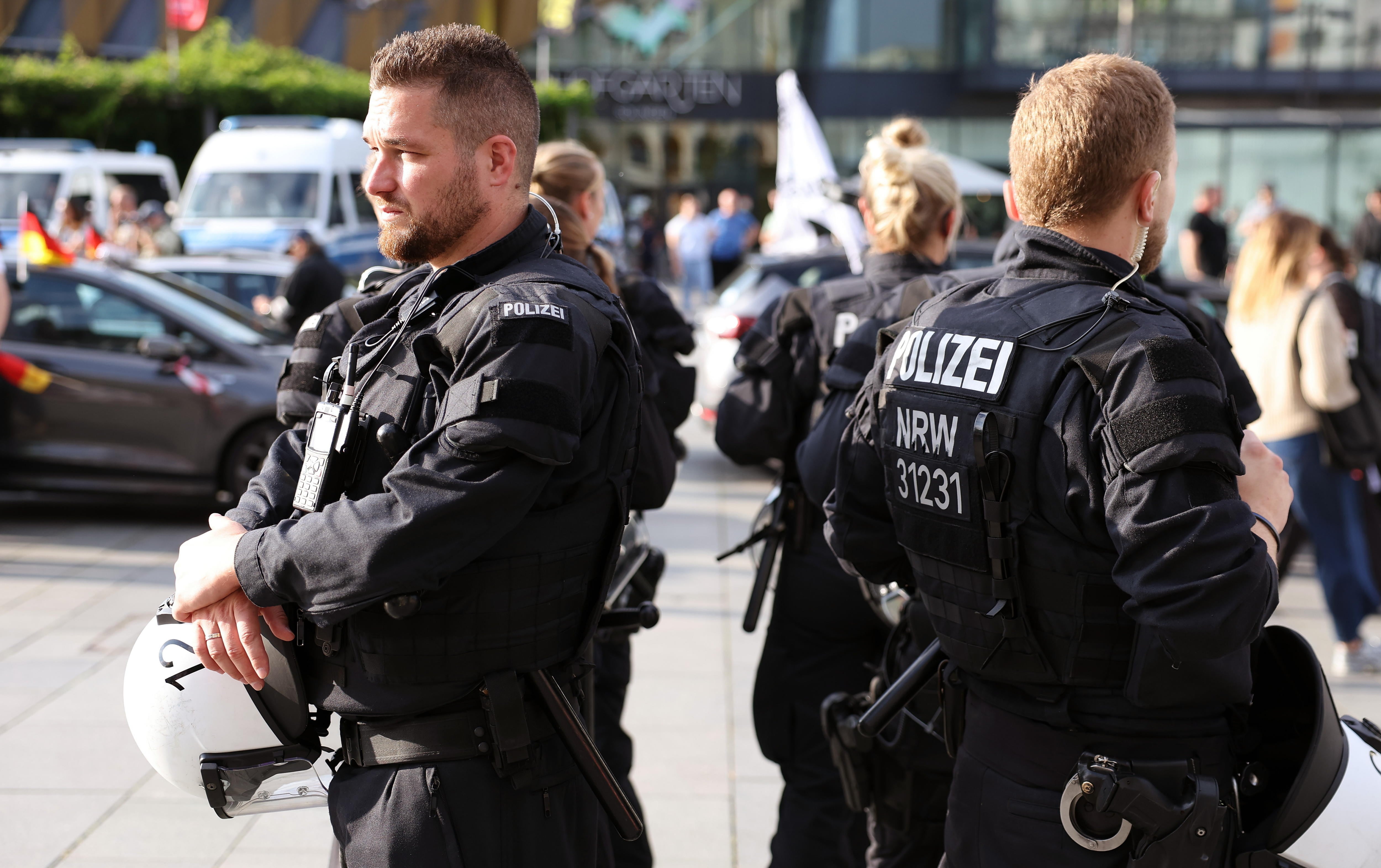 Policías en una protesta de extrema derecha en Alemania