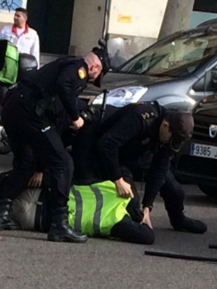 El momento de la detención del taxista