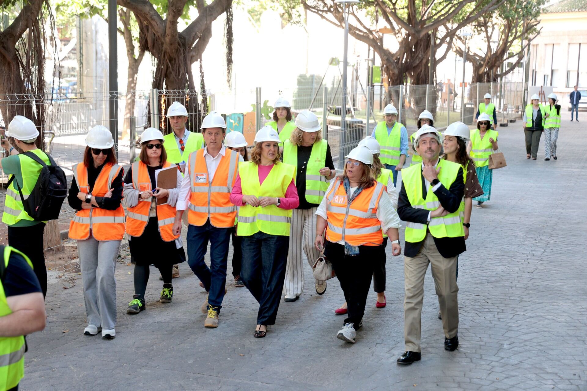 La alcaldesa María José Catalá visita las obras de rehabilitación del Mercado de Abastos
