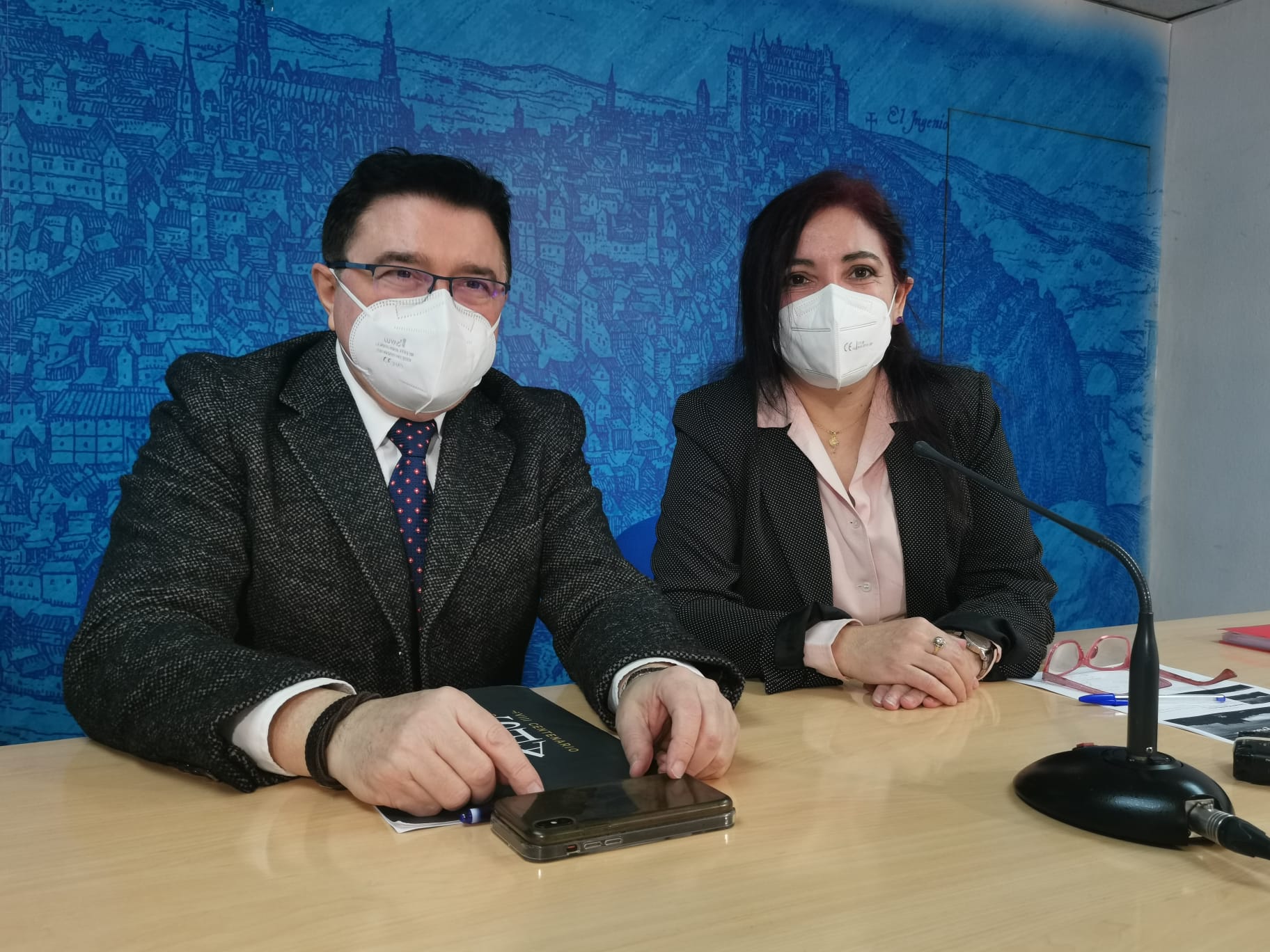 Teo García, concejal de Cultura (i) y Mar Álvarez, concejala de Turismo (d)