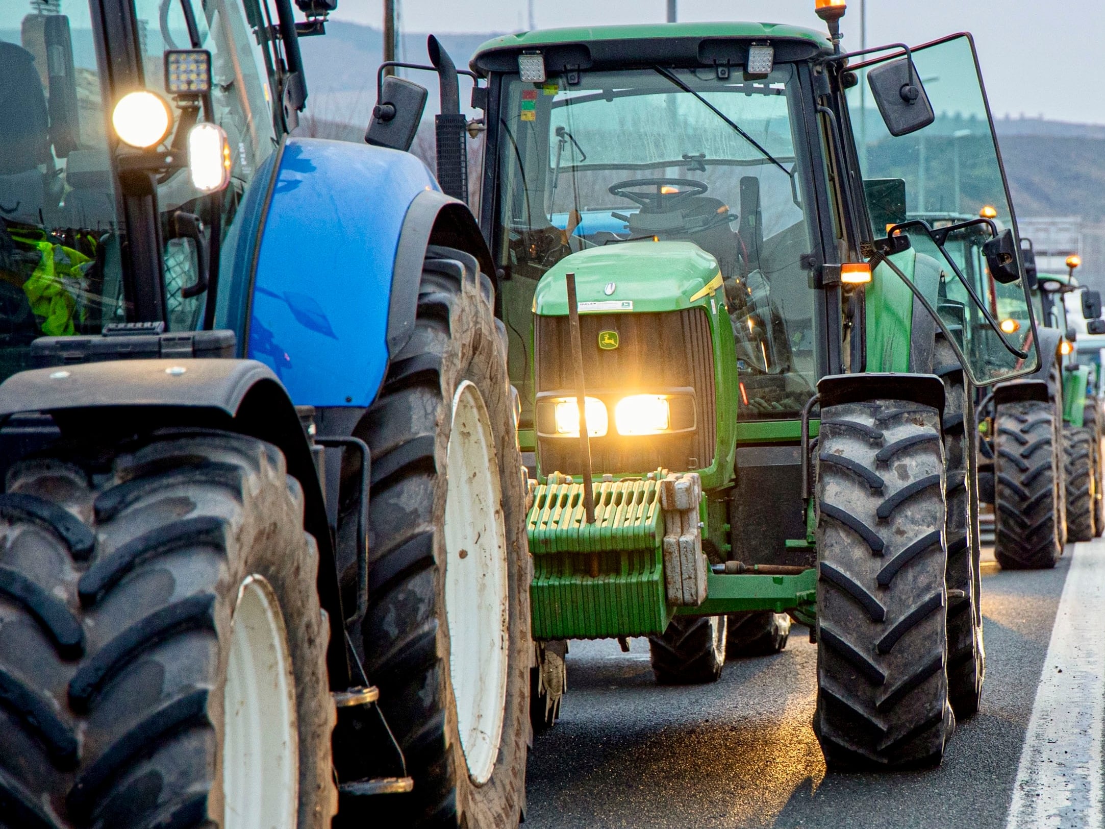 AGONCILLO (LA RIOJA), 29/01/2026.- Los tractores vuelven este jueves a las carreteras riojanas bajo el lema: 'El campo no de vende', en una jornada de protestas convocada por las organizaciones agrarias ARAG-Asaja, UAGR y UPA. EFE/ Raquel Manzanares