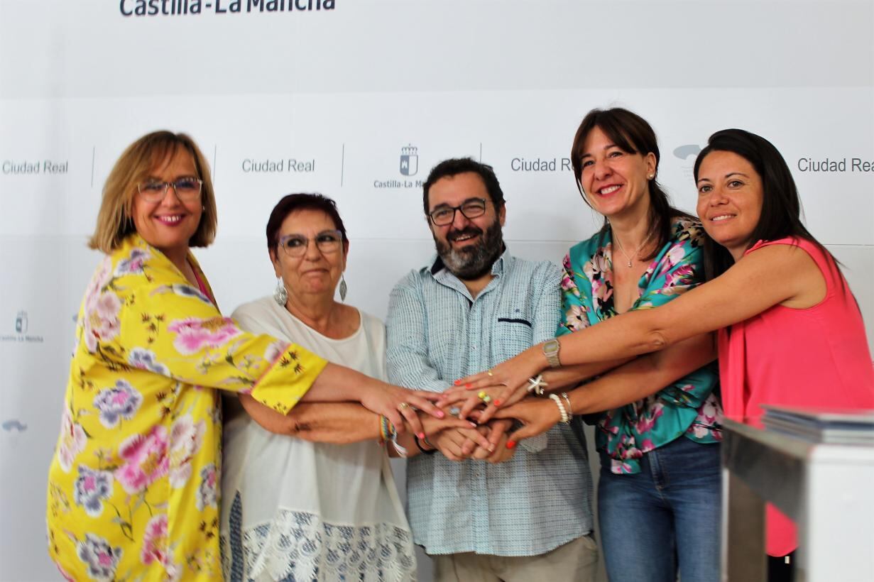 Firma de las consejerías de Bienestar Social e Igualdad y Portavoz con la Fundación Triángulo de adhesión a la Declaración de Mérida