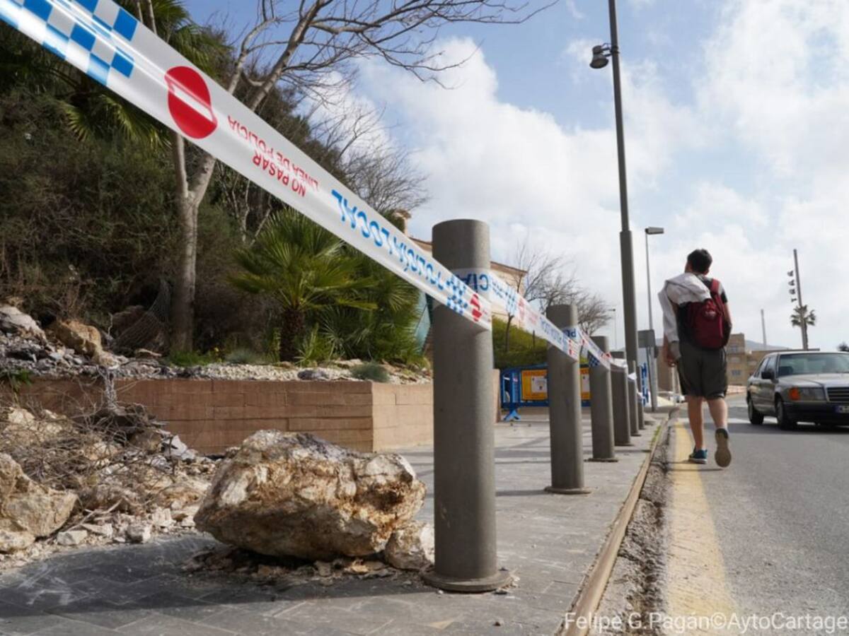 Nuevos desprendimientos de rocas en la calle Gisbert por las lluvias de estos días