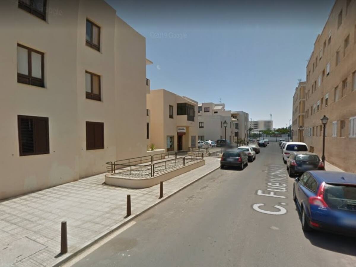 Apuñalan a un hombre 'por la espalda' para atracarle en Lanzarote