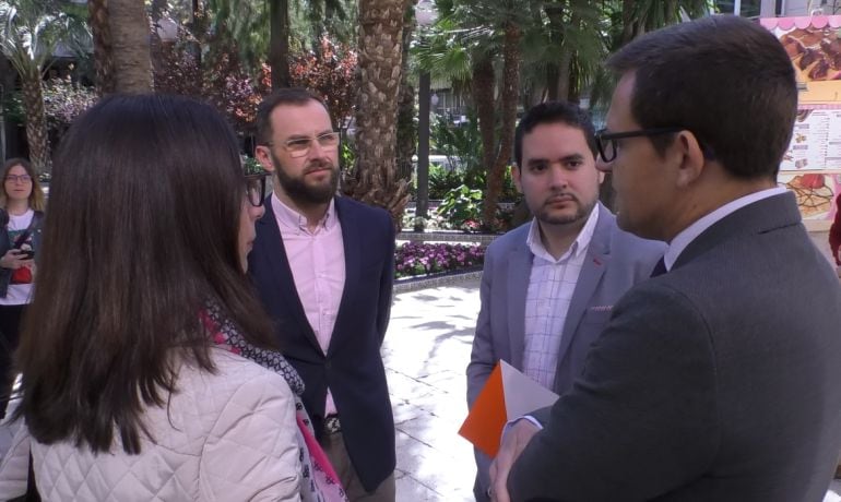 Ciudadanos con comericantes del centro