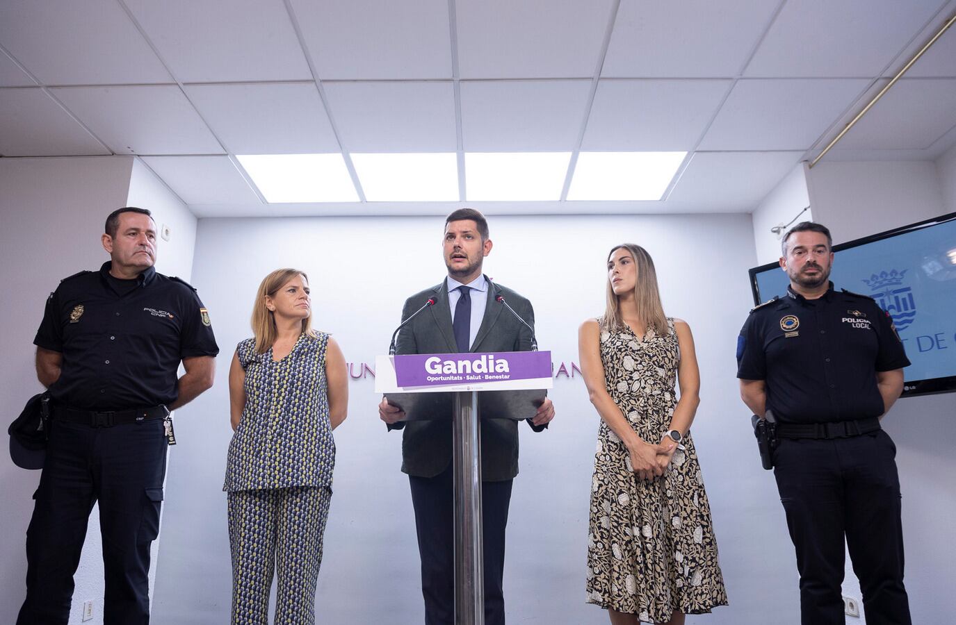 Prieto, junto a Bernabé, Morant, además del comisario de la Policía Nacional, Carlos Holgado; y el de la Policía Local, José Martínez