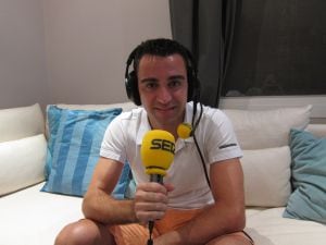 El futbolista Xavi Hernández durante la entrevista.