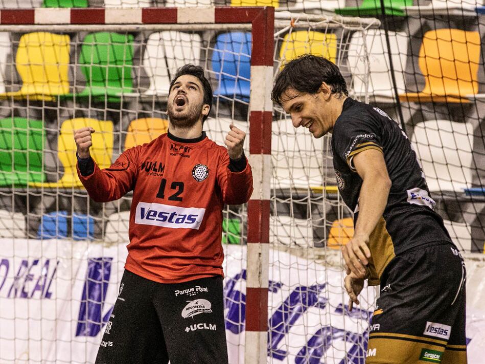 El guardameta Javi de la Cruz en un partido del Bolaños, su anterior equipo.