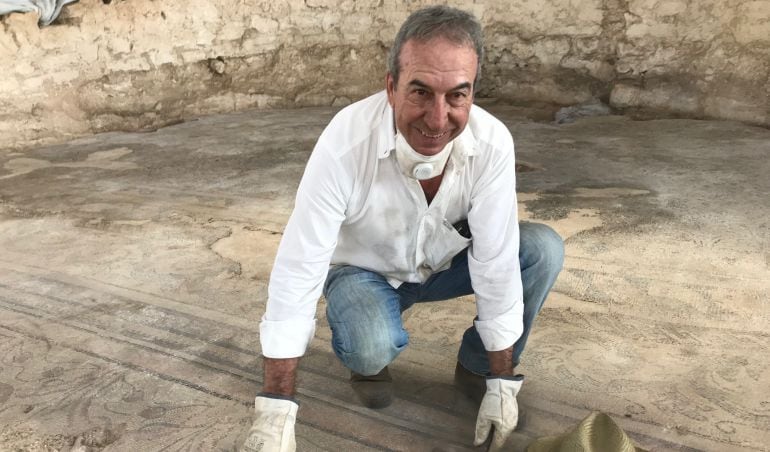 José Luis Perales en la excavación arqueológica de Noheda, en Cuenca.