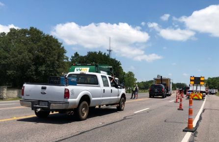 La policía busca explosivos en el Santa Fe High School.