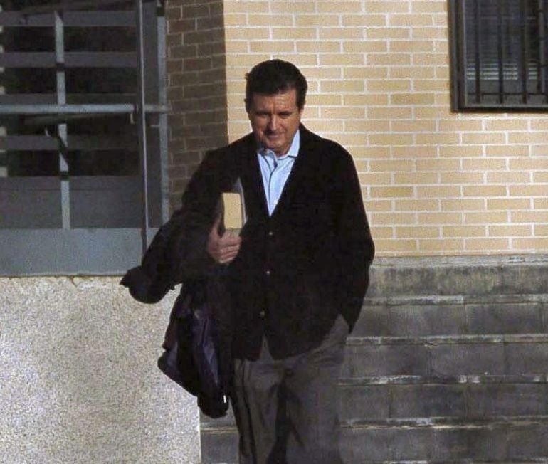 El exministro y expresidente de Baleares, Jaume Matas, en el momento de abandonar el módulo de régimen abierto del centro penitenciario de Segovia (Imagen de archivo)