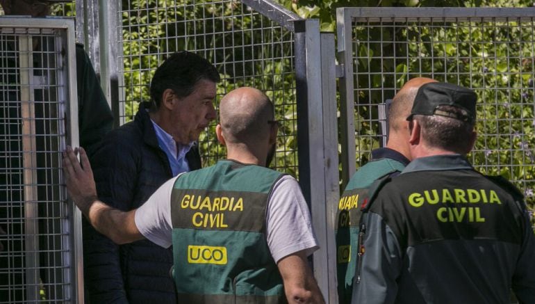 Ignacio González en el momento de su detención por la UCO