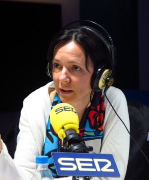 Belén Barreiro en los estudios de la Cadena SER