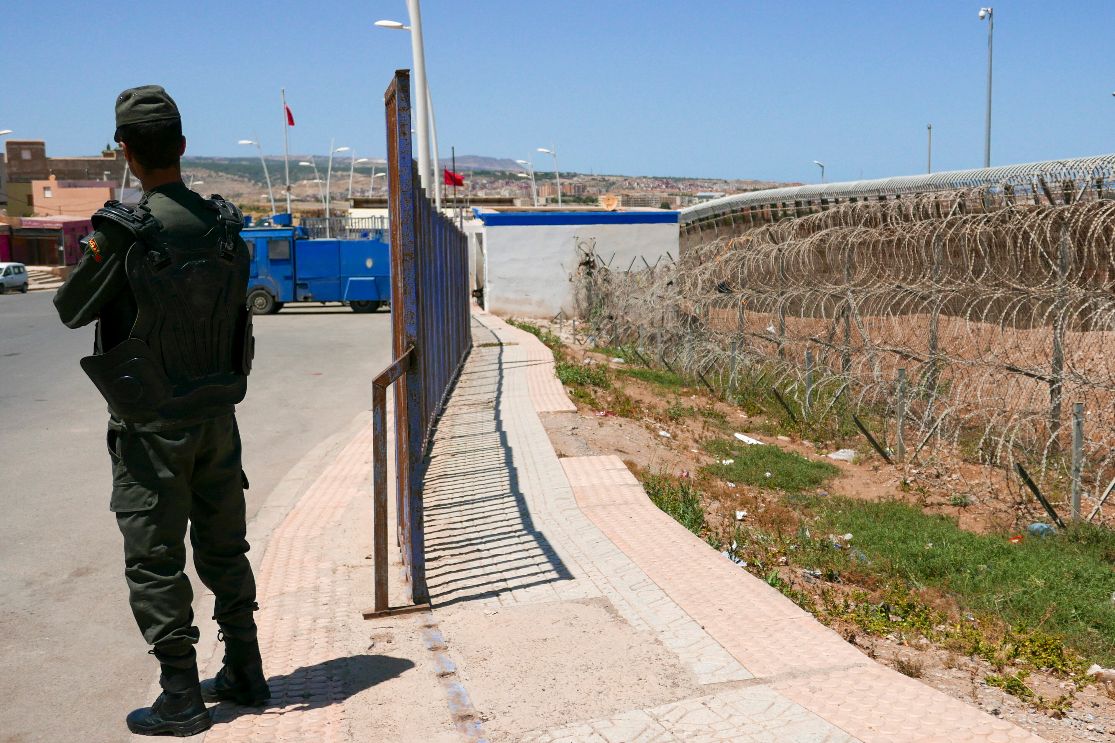 Vista de las vallas del paso fronterizo de Nador con Melilla, zona de Barrio Chino