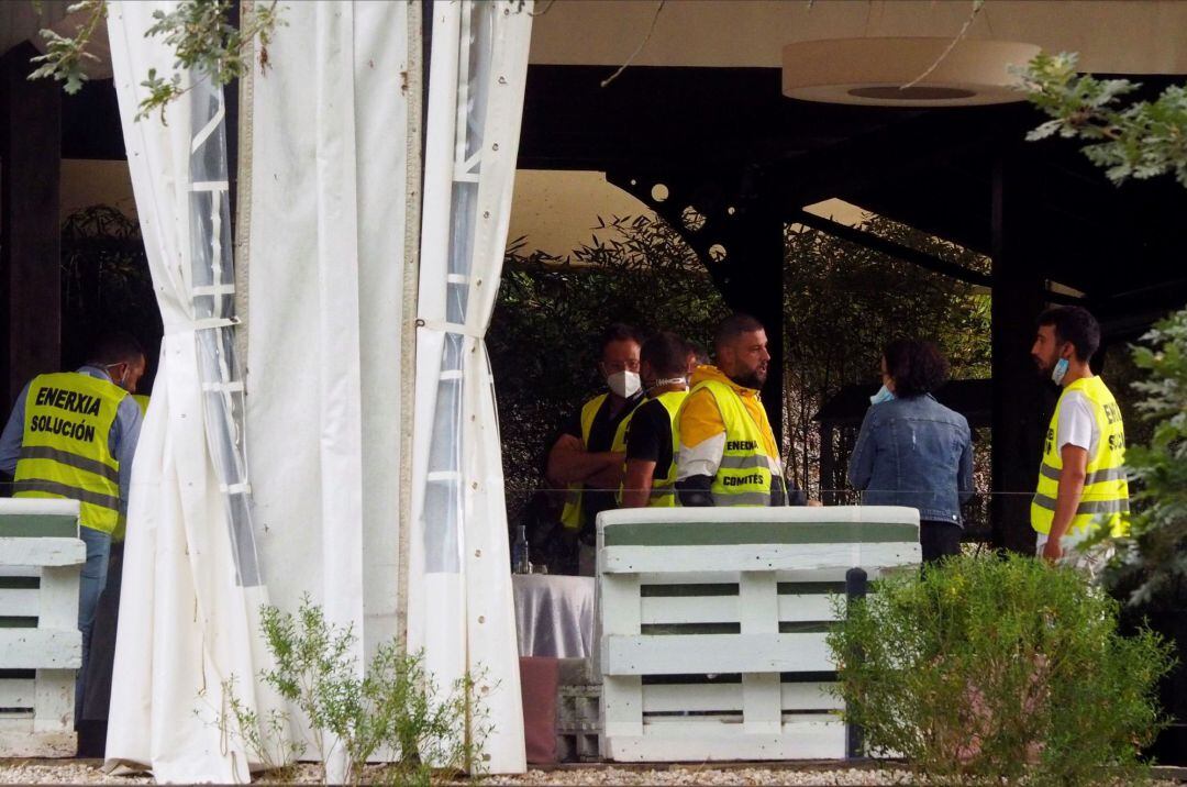 En la imagen, miembros del comité, antes de la reunión mantenida en Lugo con los directivos de Alcoa.