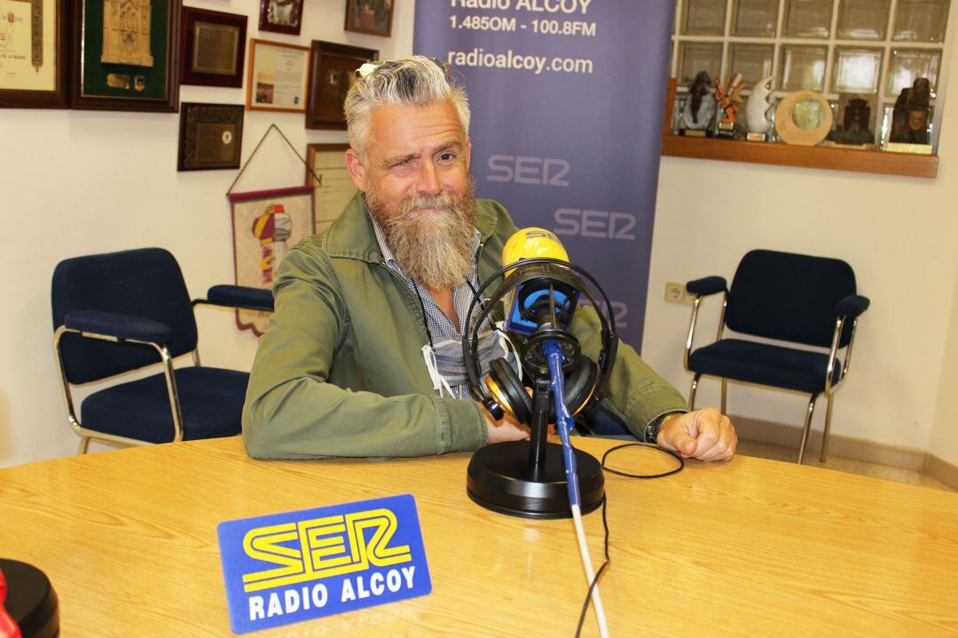 José Miguel Piñero en los estudios de Radio Alcoy