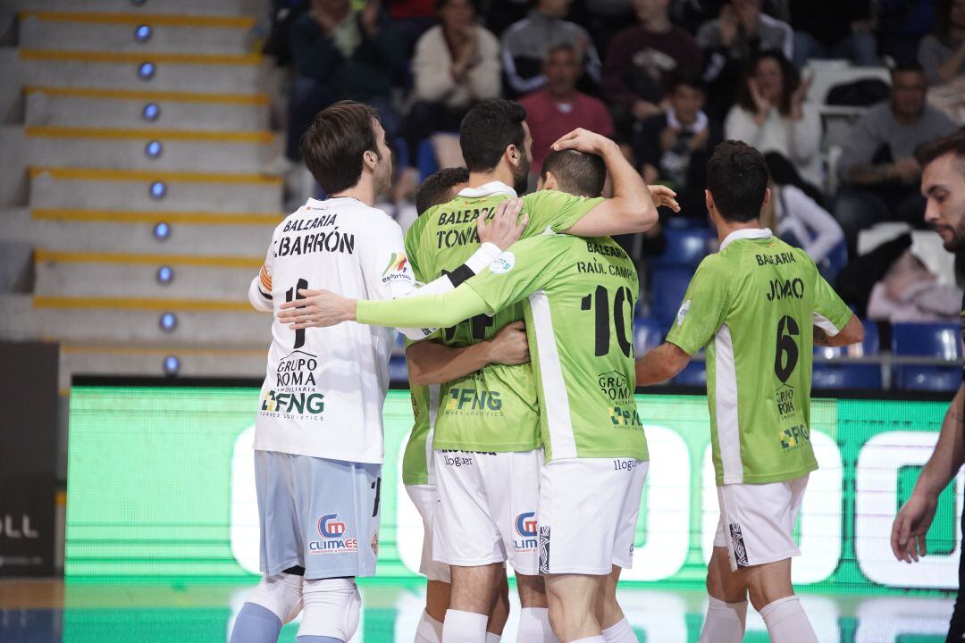 El Palma Futsal celebra la victoria en Son Moix frente al O Parrulo Ferrol.