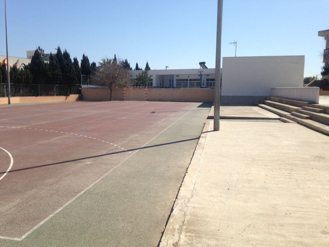 Imagen de archivo del patio de un colegio de Ibiza