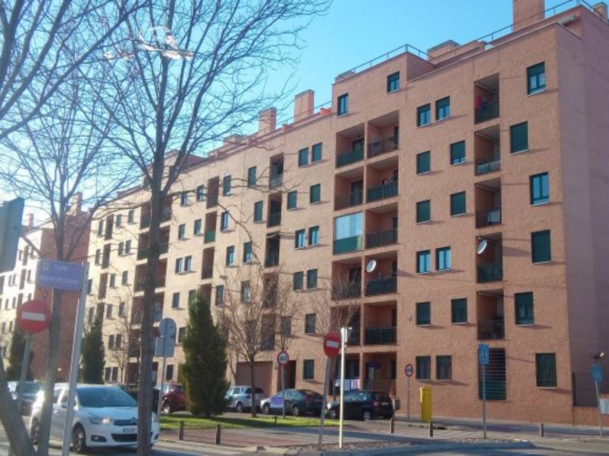 Julián: "Con 70 años me compré una casa con mucho esfuerzo y se ha convertido en un piso patera"