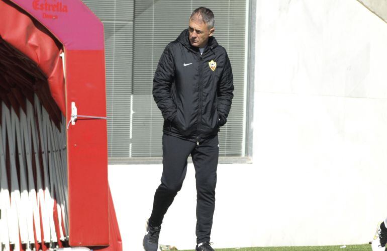 Lucas Alcaraz saliendo al Estadio.