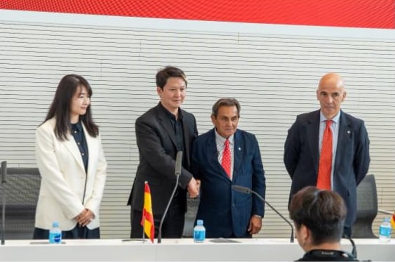 La división profesional de Laboratorios Sesderma firma un acuerdo con Wanjing Group, distribuidor líder en medicina estética, que cuenta con más de 45.000 centros estéticos