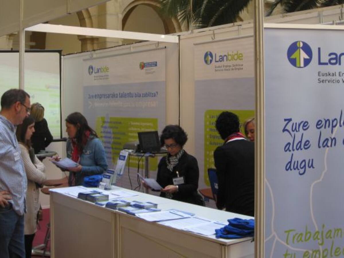 Álava lidera el descenso del paro en febrero en Euskadi