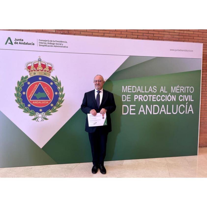 Miguel Arcángel Palomino recibe la medalla al mérito de Protección Civil de Andalucía