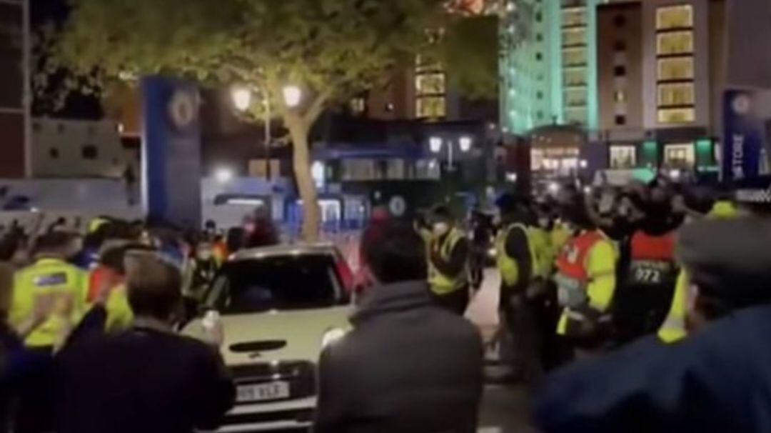 Así abandonó Kanté el estadio del Chelsea