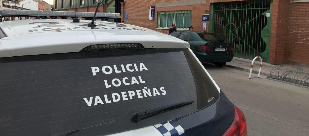 Imagen de archivo de un vehículo de la Policía Local de Valdepeñas (Ciudad Real) 