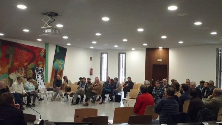 Reunión en Binefar donde se llegó al acuerdo entre Ahora Huesca en Común y Podemos Aragón para ir juntos a las generales