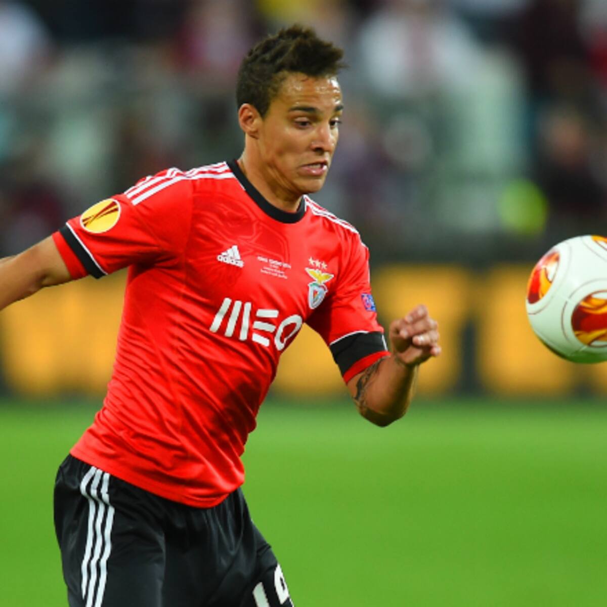 Rodrigo: "Tenía ofertas para cobrar más pero el Valencia es ideal para mí"