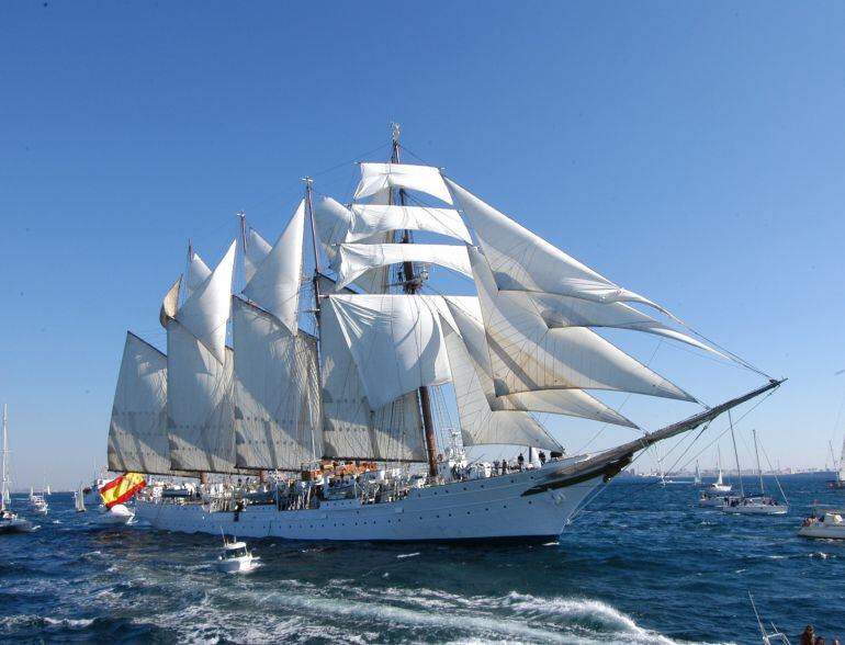 Elcano saliendo de aguas de Cádiz