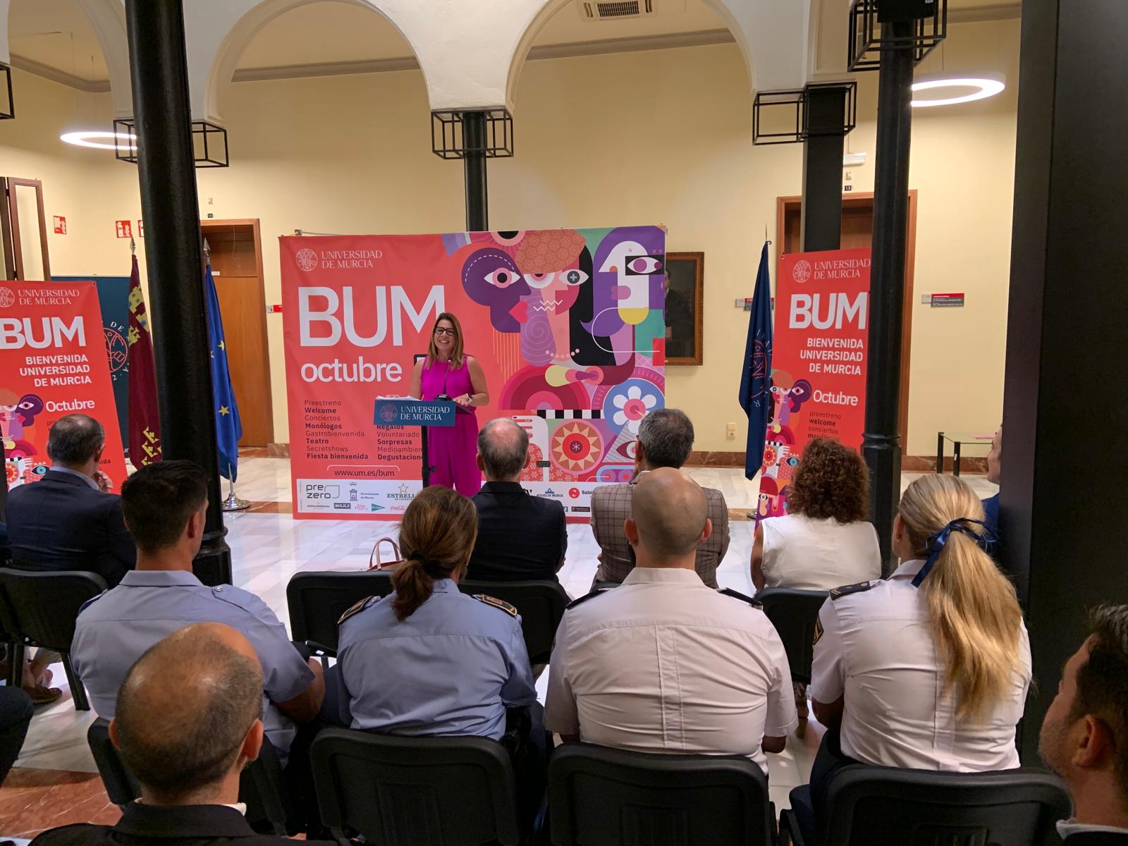 La vicerrectora Alicia Rubio durante la presentación de la Bienvenida Universitaria