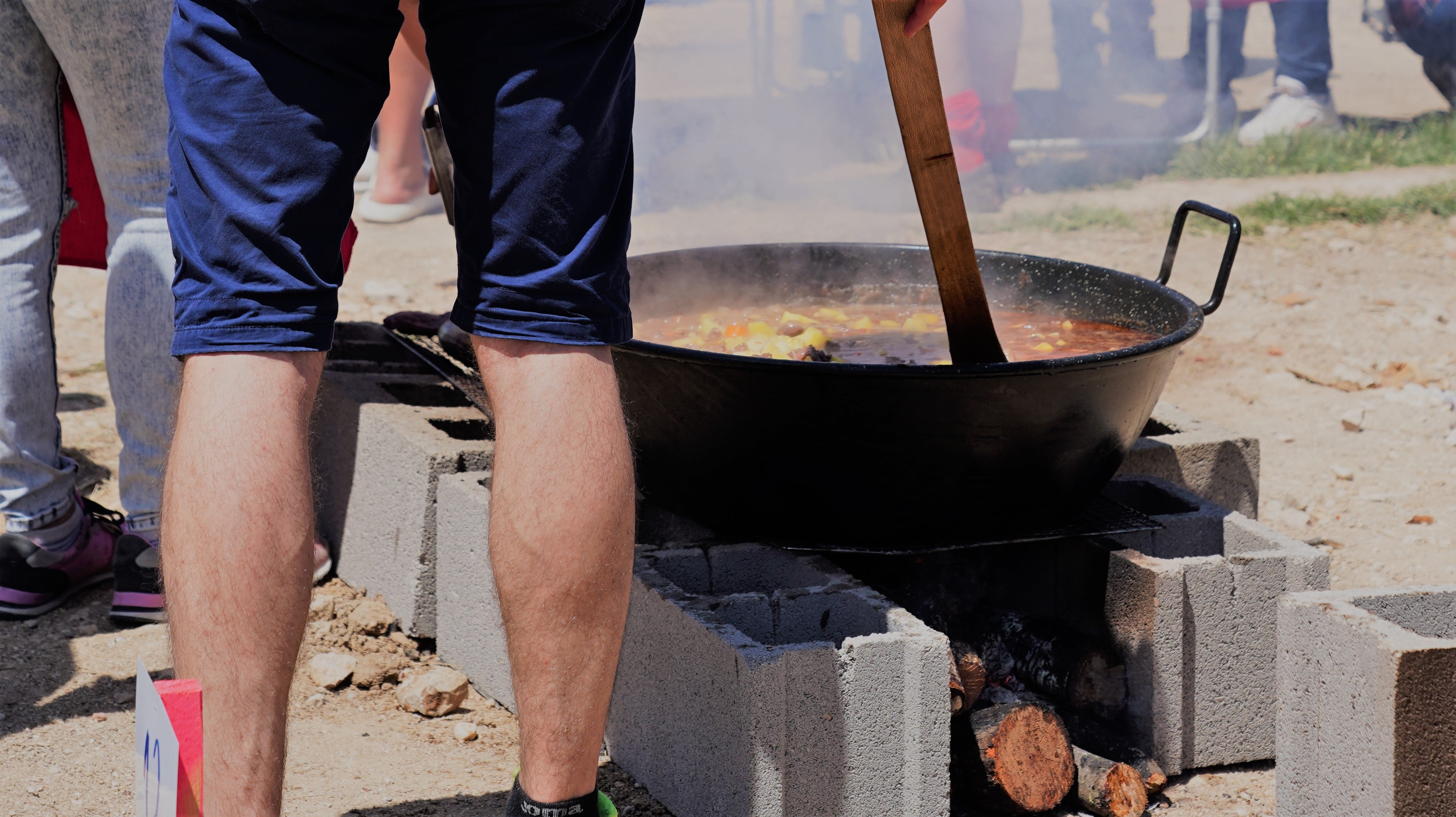 Del 19 de abril al 5 mayo, diferentes establecimientos locales ofrecerán tapas y sorteos y, el 2 de mayo, se podrá degustar la caldereta en el Parque de La Marina