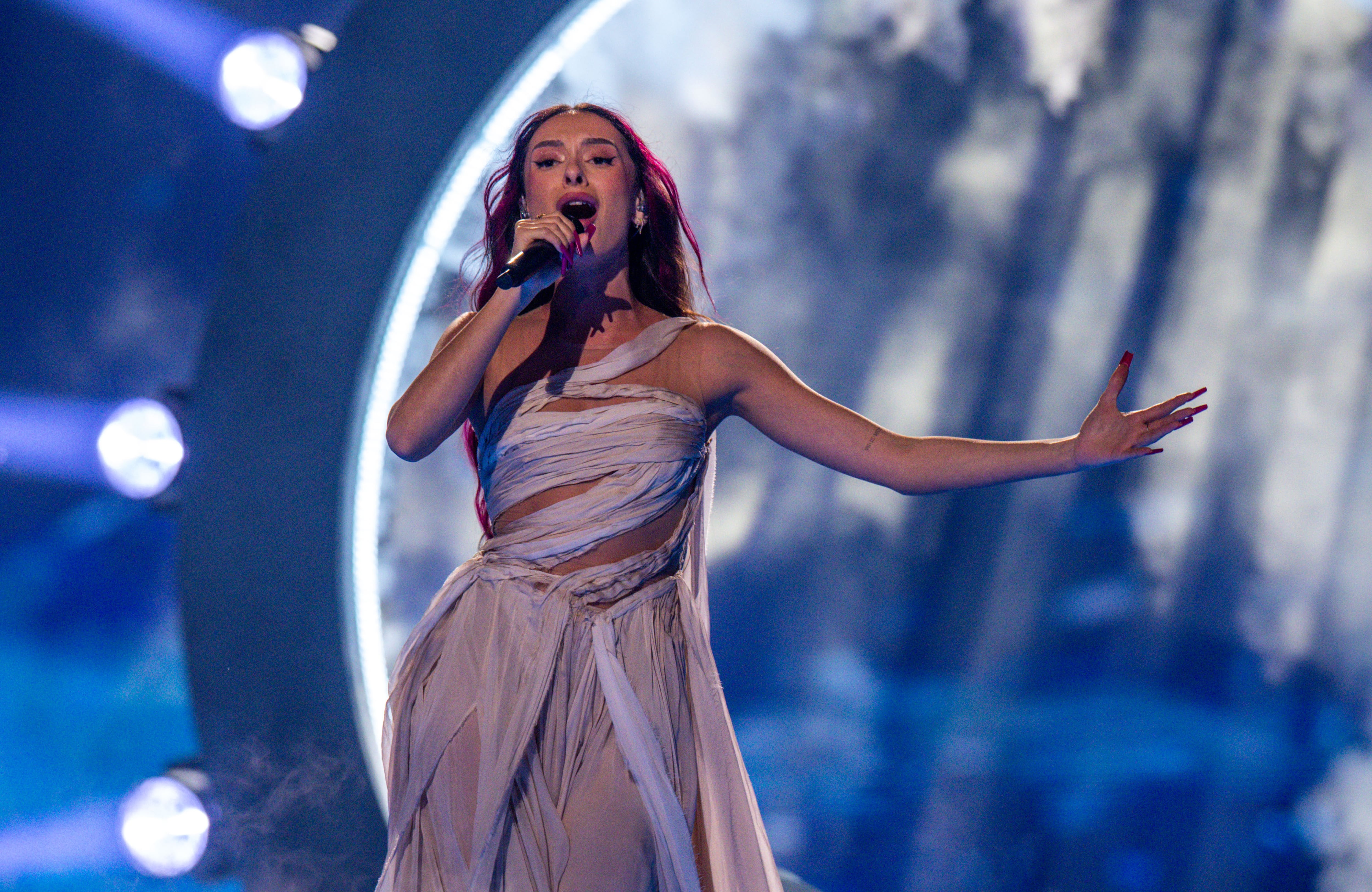 Eden Golan durante su interpretación de &#039;Hurricane&#039; en la semifinal de Eurovisión 2024.