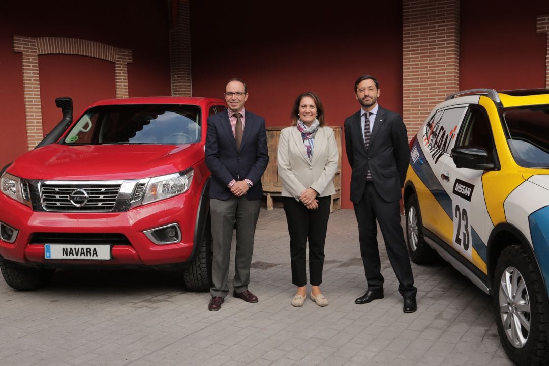 Imagen del acto de presentación de la Consejera de Turismo de Castlla y León, María Josefa García Cirac y responsables de Nissan en España