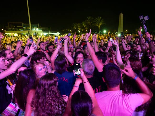 Antonio García de Arde Bogotá ente el publico del concierto.