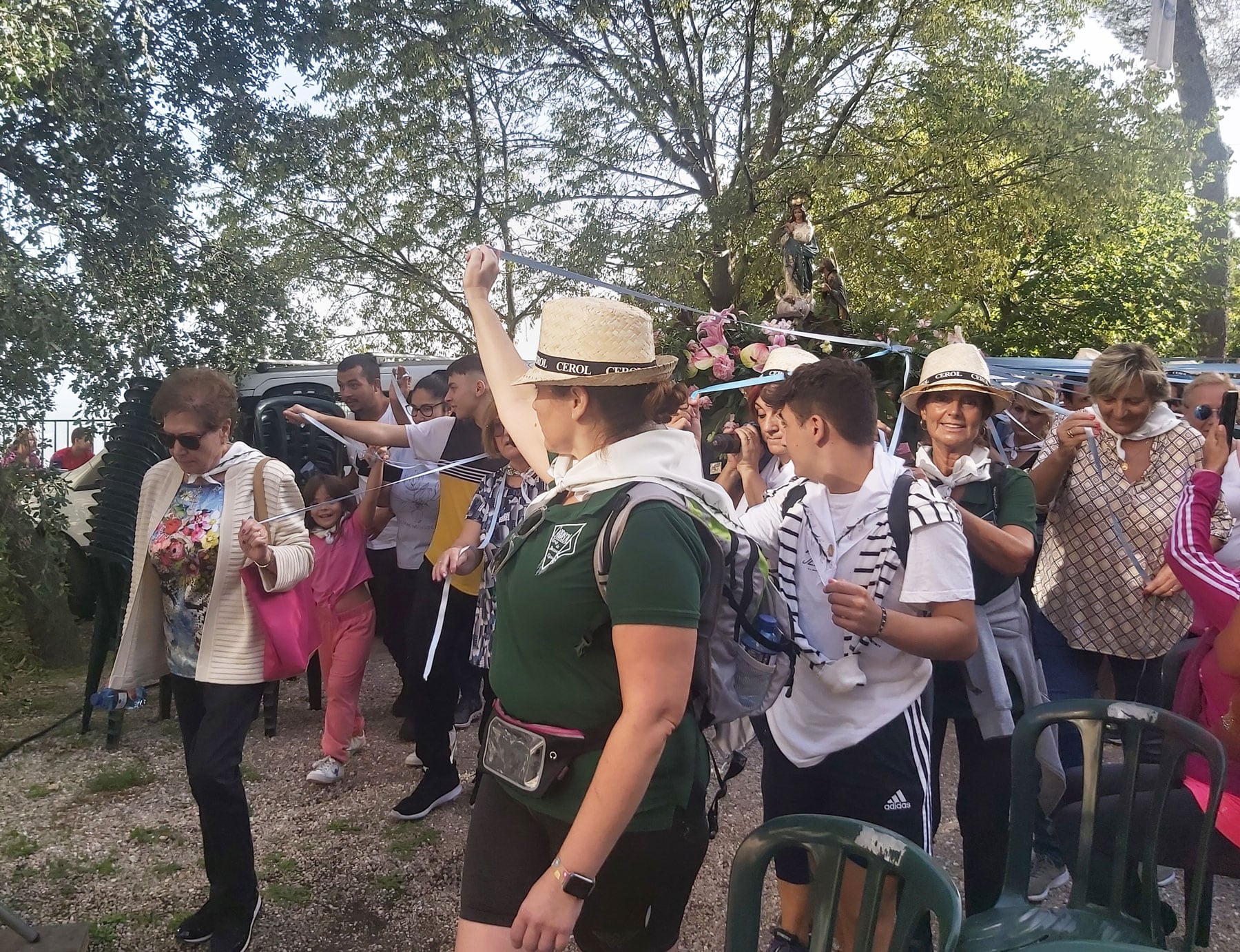 Un instante de la entrada de la imagen de la Virgen en el Santuario de la Font Roja