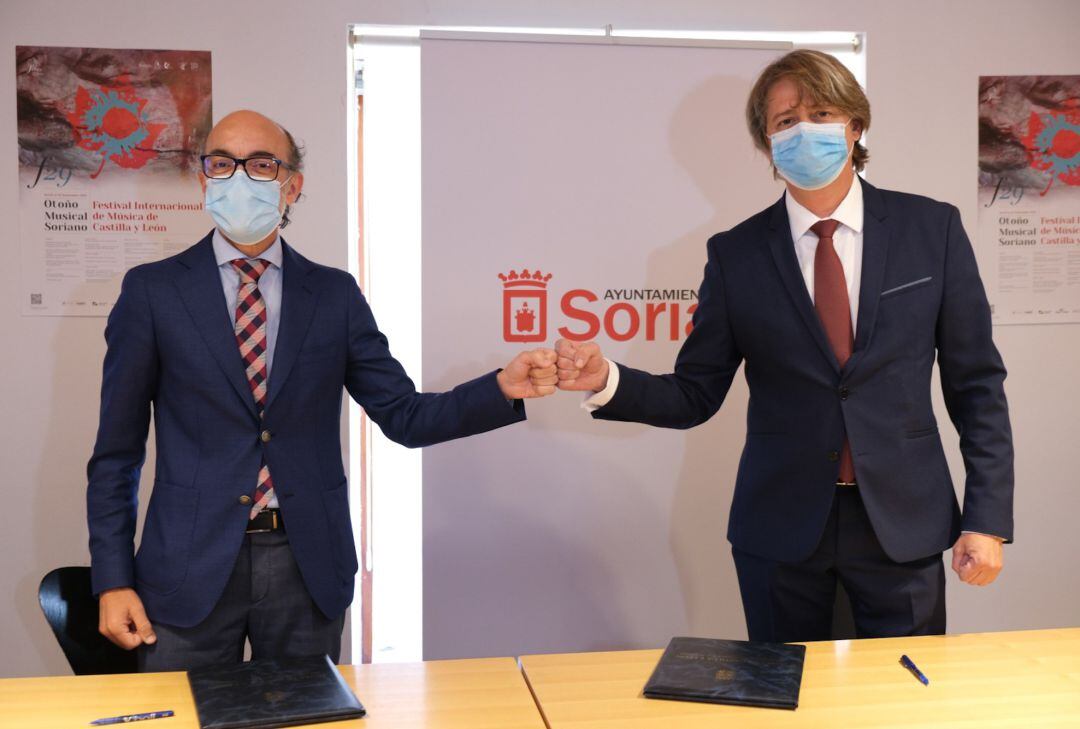 Javier Ortega, consejero de Cultura y Turismo, y Carlos Martínez, alcalde de Soria.