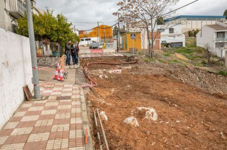 Obras en la Avenida de Noguerones en La Bobadilla