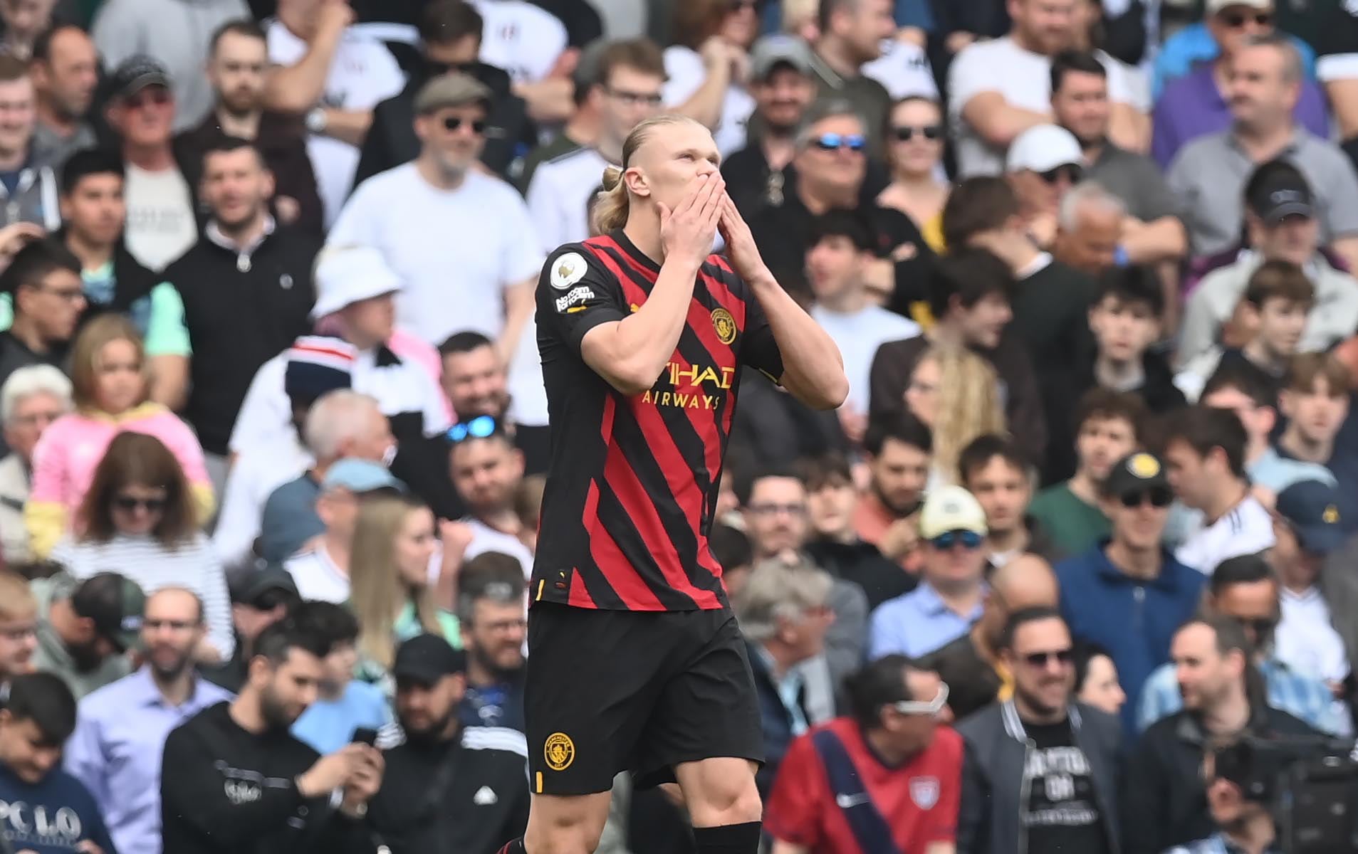 Erling Haaland celebrando su gol ente el Fulham