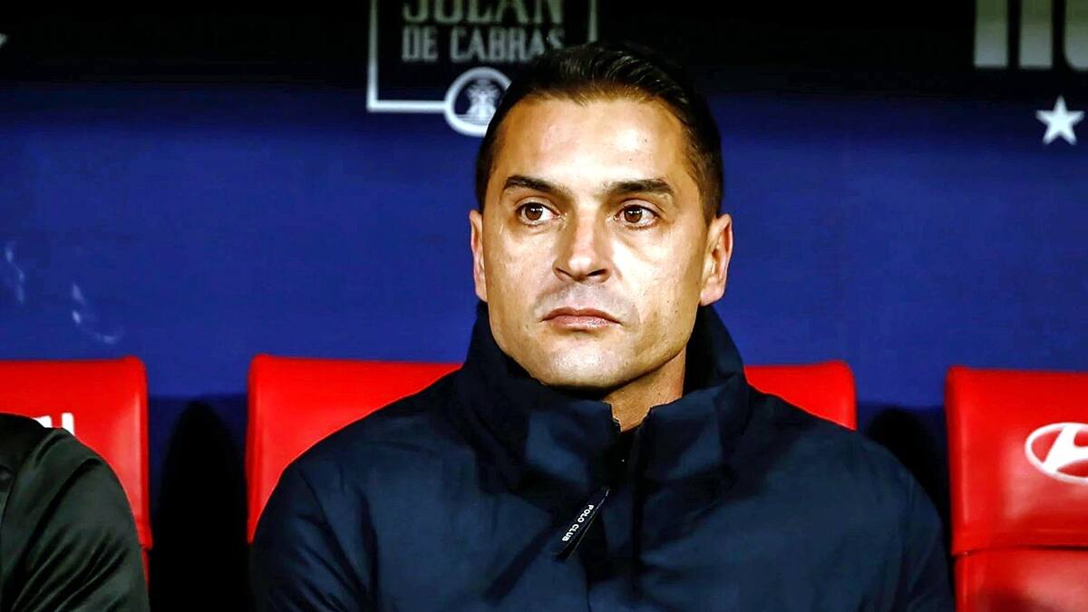 "A lo mejor la semana que viene Francisco firma en el Almería..."