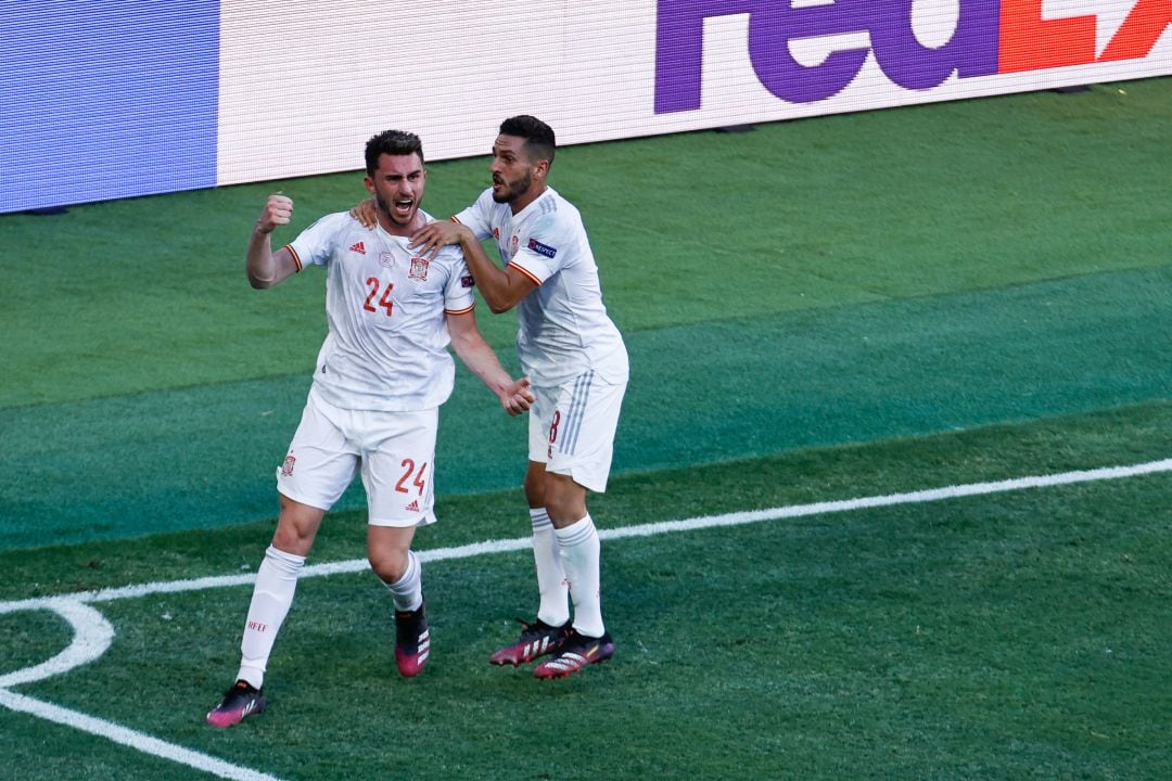 Laporte celebra su gol en el partido entre España y Eslovaquia.