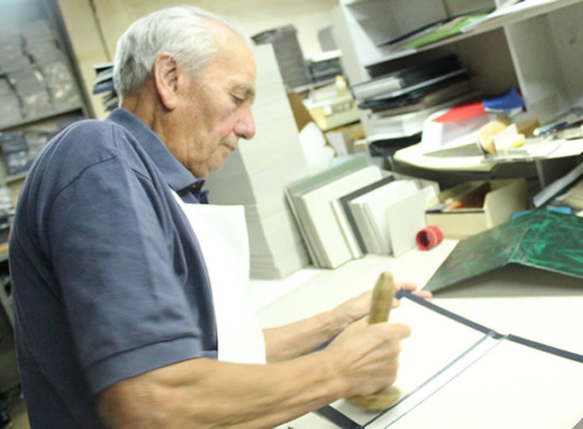 Julio Muñoz Sánchez trabajando