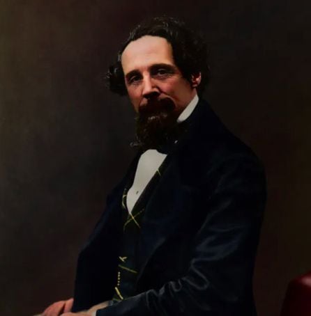 Retrato en color de Charles Dickens basado en una imagen tomada por George Herbert Watkins entre 1858 y 1859, y que fue encargada por el Museo Dickens para conmemorar el 150 aniversario de la muerte del escritor.